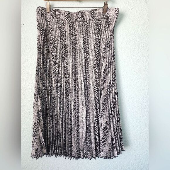 Lane Bryant Black and White Midi A-Line Pleated Skirt - Picture 2 of 11